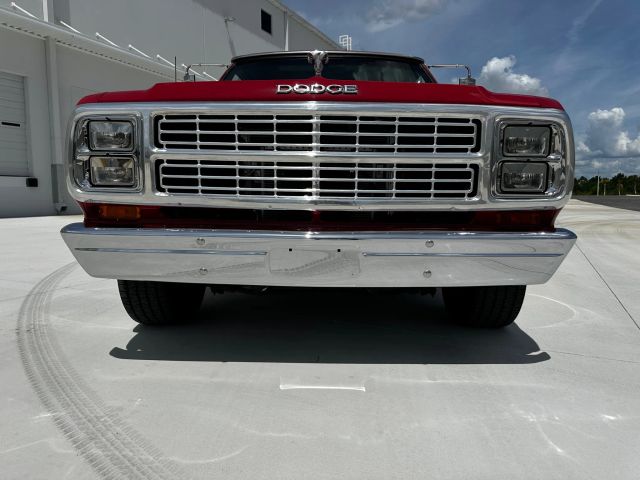 1979 Dodge Tradesman - Image 11