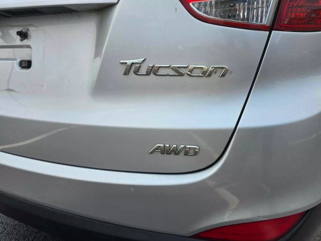 2011 Hyundai Tucson Gls Sport Utility 4d - Image 13