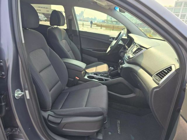 2017 Hyundai Tucson Se Sport Utility 4d - Image 19