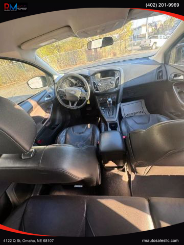 2016 Ford Focus Se Hatchback 4d - Image 16