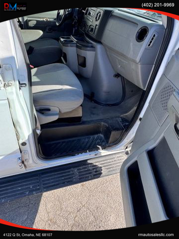 2013 Ford E350 Super Duty Passenger Xl Van 3d - Image 14