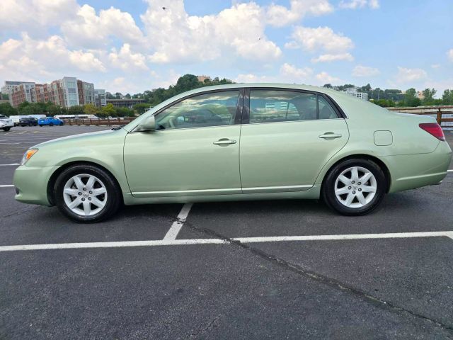 2010 Toyota Avalon Xls Sedan 4d - Image 8