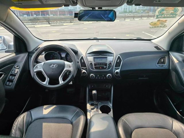 2011 Hyundai Tucson Gls Sport Utility 4d - Image 18
