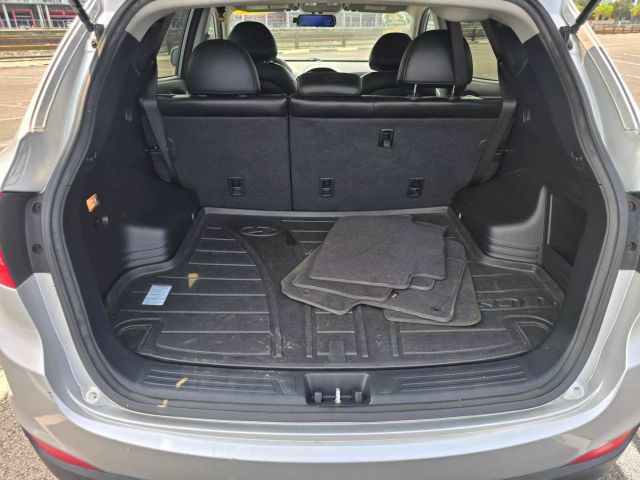 2011 Hyundai Tucson Gls Sport Utility 4d - Image 11