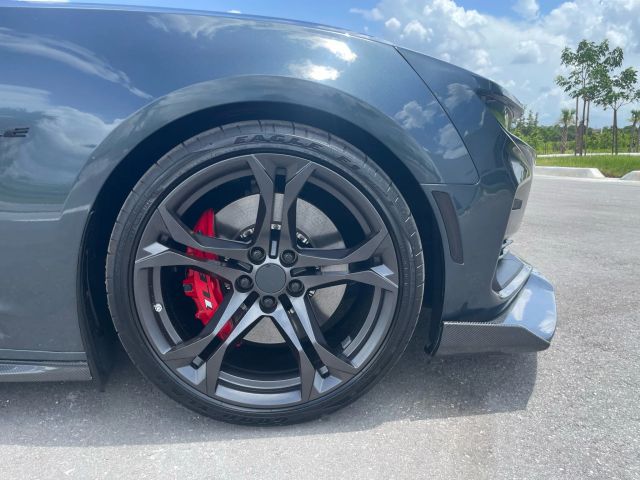 2023 Chevrolet Camaro - Image 9