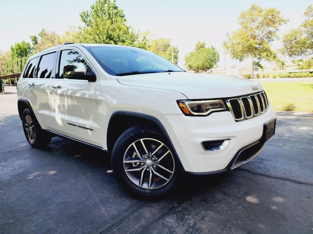 2017 Jeep Grand Cherokee - Image 1