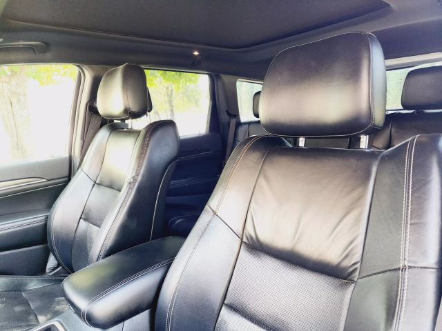 2017 Jeep Grand Cherokee - Image 16