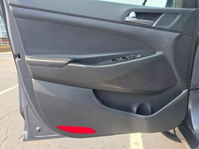 2017 Hyundai Tucson Se Sport Utility 4d - Image 38