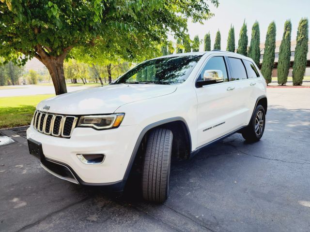 2017 Jeep Grand Cherokee - Image 3
