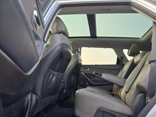 2017 Hyundai Santa Fe Se Ultimate Sport Utility 4d - Image 14