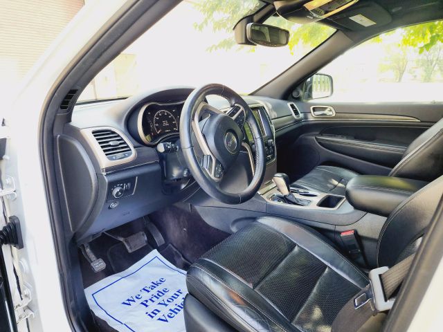 2017 Jeep Grand Cherokee - Image 18