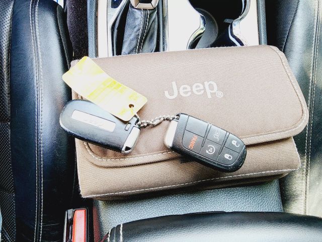 2017 Jeep Grand Cherokee - Image 27
