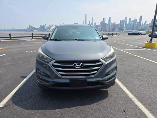 2017 Hyundai Tucson Se Sport Utility 4d - Image 3