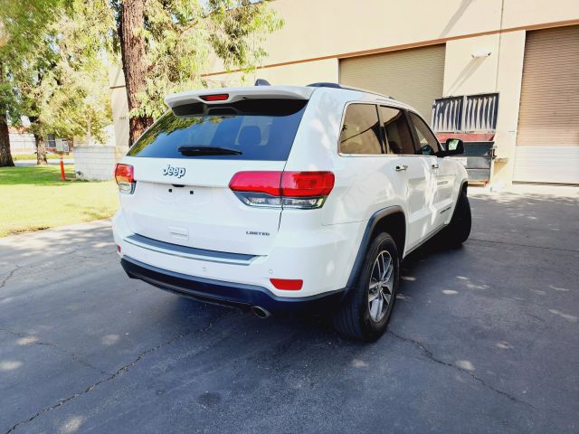 2017 Jeep Grand Cherokee - Image 8