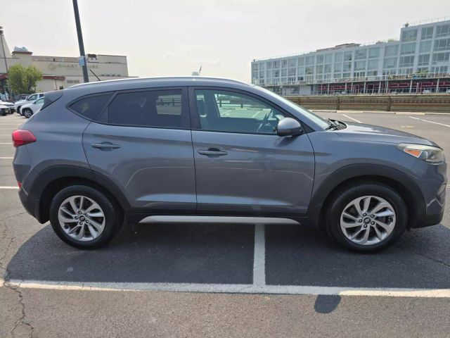 2017 Hyundai Tucson Se Sport Utility 4d - Image 9