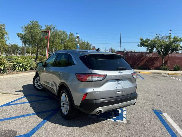 2021 Ford Escape SE photo 4