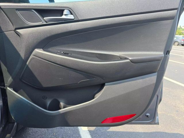 2017 Hyundai Tucson Se Sport Utility 4d - Image 37