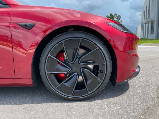 2024 Tesla Model 3 - Image 9