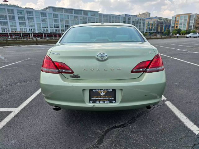 2010 Toyota Avalon Xls Sedan 4d - Image 9