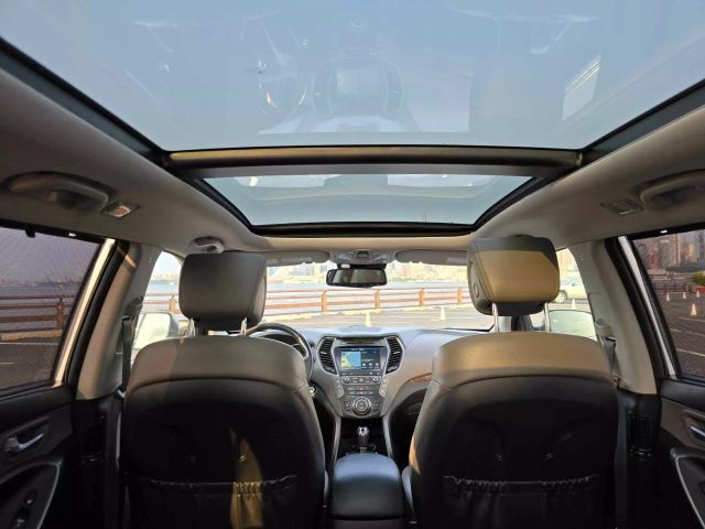 2017 Hyundai Santa Fe Se Ultimate Sport Utility 4d - Image 16