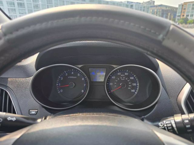 2011 Hyundai Tucson Gls Sport Utility 4d - Image 25