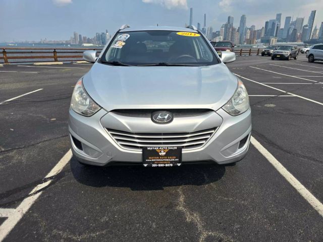 2011 Hyundai Tucson Gls Sport Utility 4d - Image 2