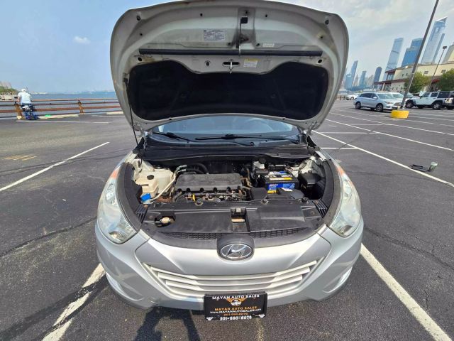 2011 Hyundai Tucson Gls Sport Utility 4d - Image 30
