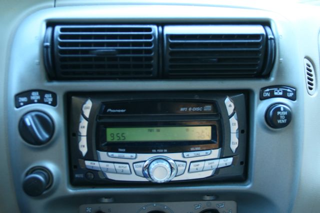 2004 Ford Explorer Sport Trac - Image 27