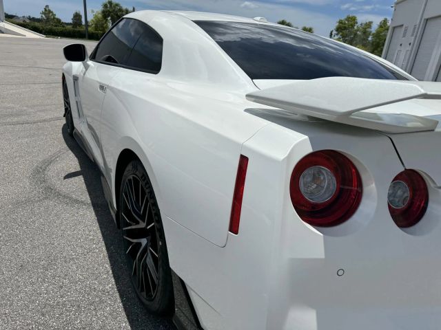2024 Nissan Gt-r - Image 25
