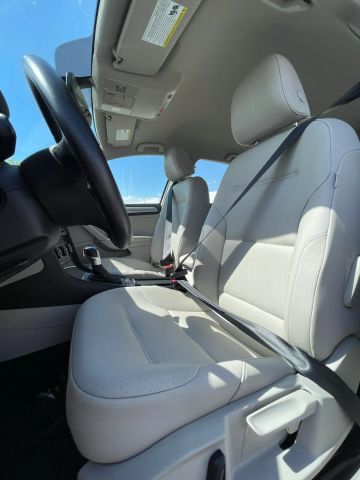 2016 Volkswagen E-golf - Image 19
