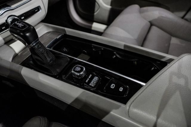 2018 Volvo Xc60 T5 Inscription Sport Utility 4d - Image 26