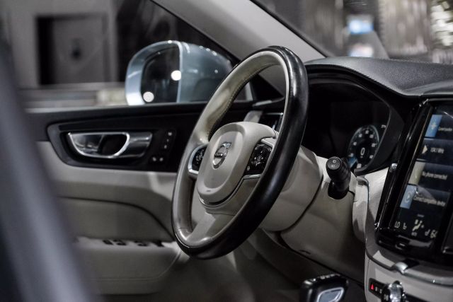 2018 Volvo Xc60 T5 Inscription Sport Utility 4d - Image 16