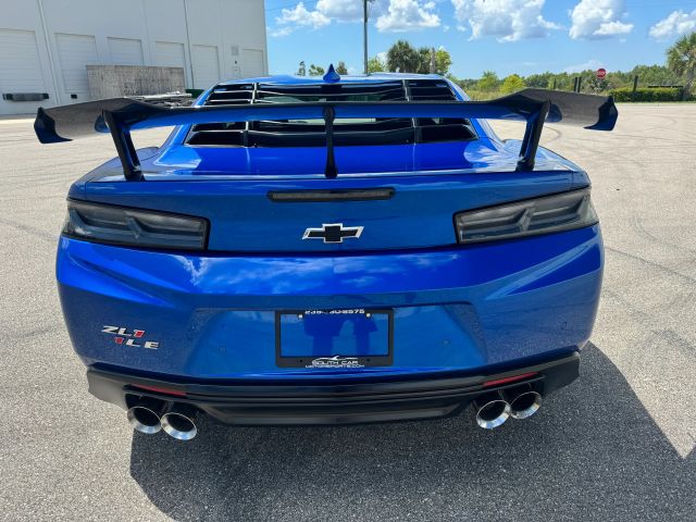 2018 Chevrolet Camaro - Image 17