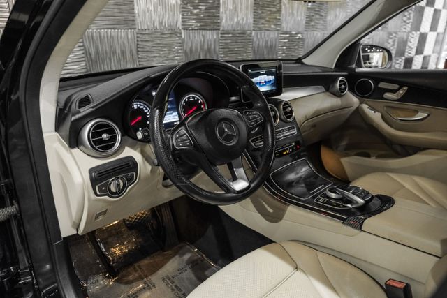 2016 Mercedes-benz Glc Glc 300 Sport Utility 4d - Image 3