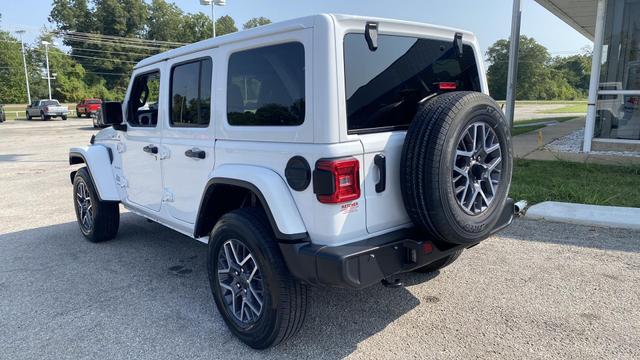 2024 Jeep Wrangler 4-Door Sahara photo 5