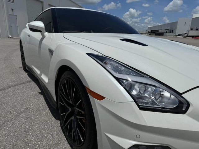 2024 Nissan Gt-r - Image 4