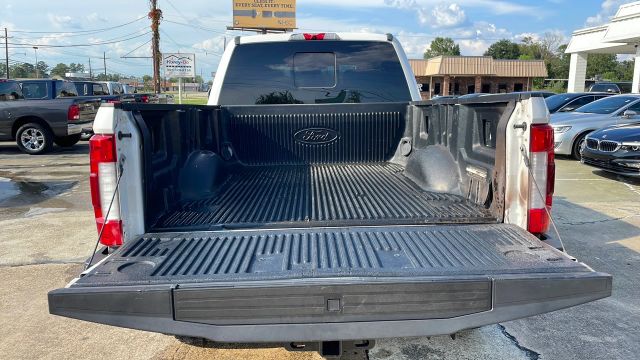 2019 Ford F250 Super Duty Crew Cab - Image 10
