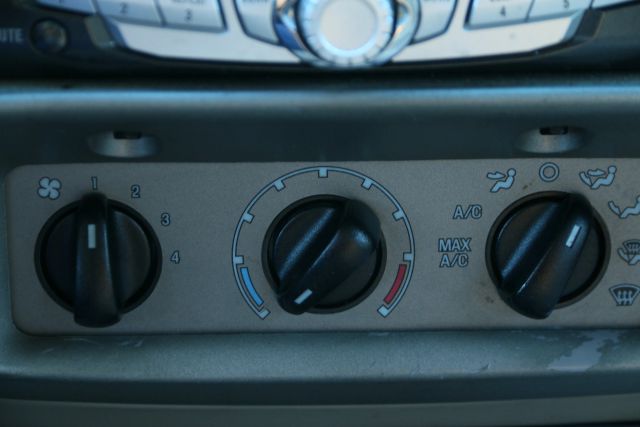 2004 Ford Explorer Sport Trac - Image 28