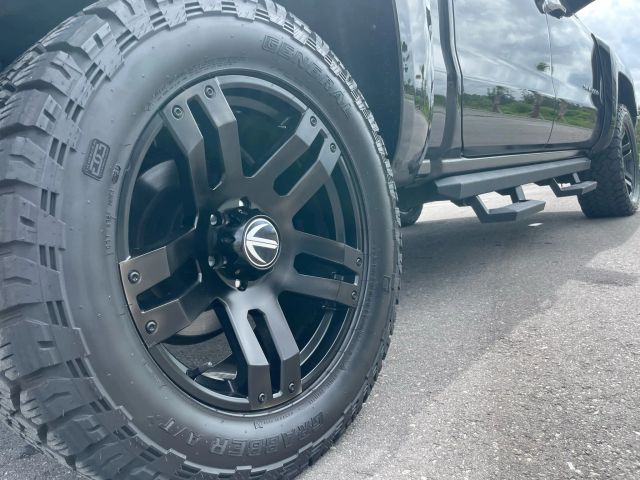 2015 Chevrolet Silverado 1500 Crew Cab - Image 19
