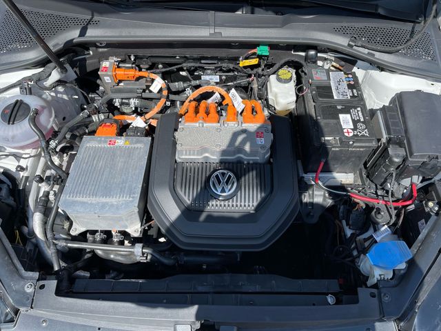 2016 Volkswagen E-golf - Image 11