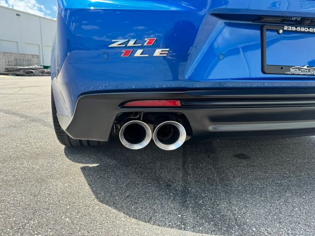2018 Chevrolet Camaro - Image 21