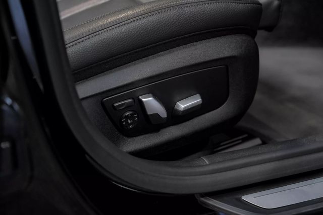 2018 Bmw 5 Series 530e Xdrive Iperformance Sedan 4d - Image 31