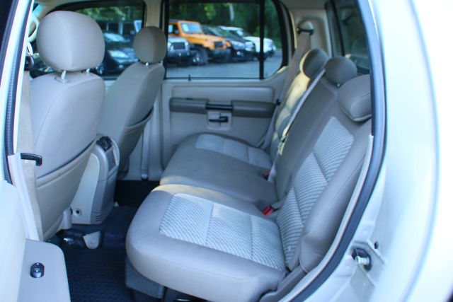 2004 Ford Explorer Sport Trac - Image 17