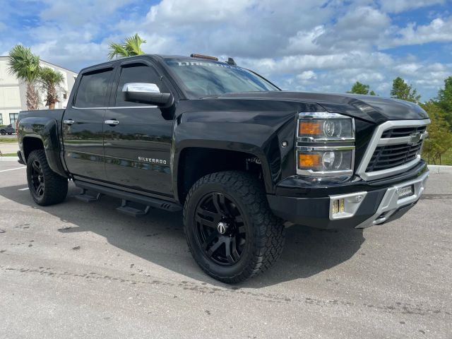 2015 Chevrolet Silverado 1500 Crew Cab - Image 3