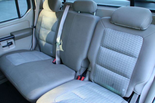 2004 Ford Explorer Sport Trac - Image 18