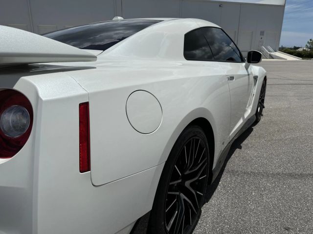 2024 Nissan Gt-r - Image 14