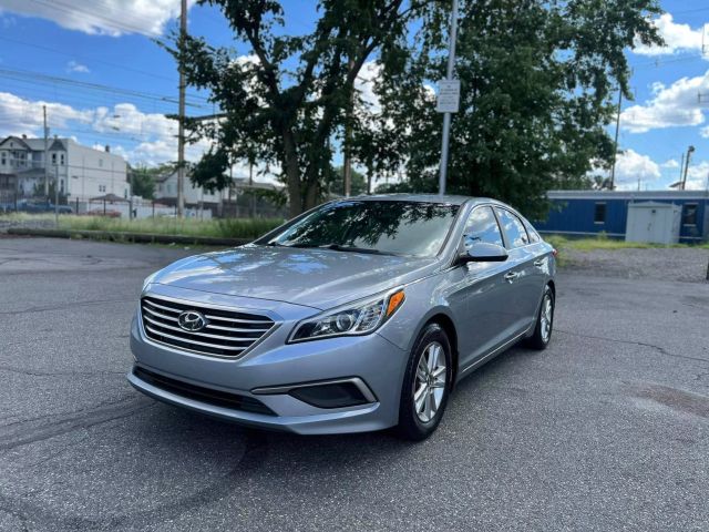 2017 Hyundai Sonata Sedan 4d - Image 4