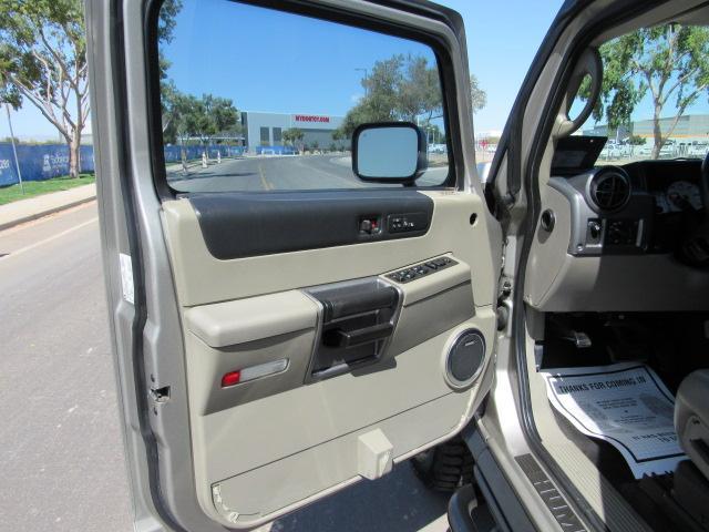 2003 Hummer H2 Base photo 11