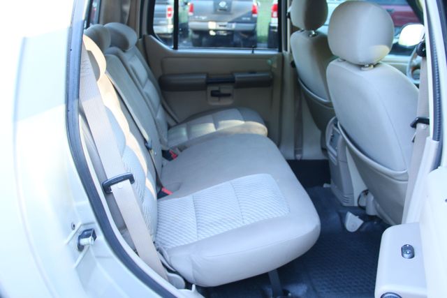 2004 Ford Explorer Sport Trac - Image 19