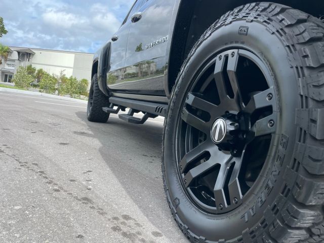 2015 Chevrolet Silverado 1500 Crew Cab - Image 6